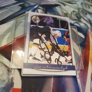 Joe Nieuwendyk 2000 premier plus #28 Signed HOF